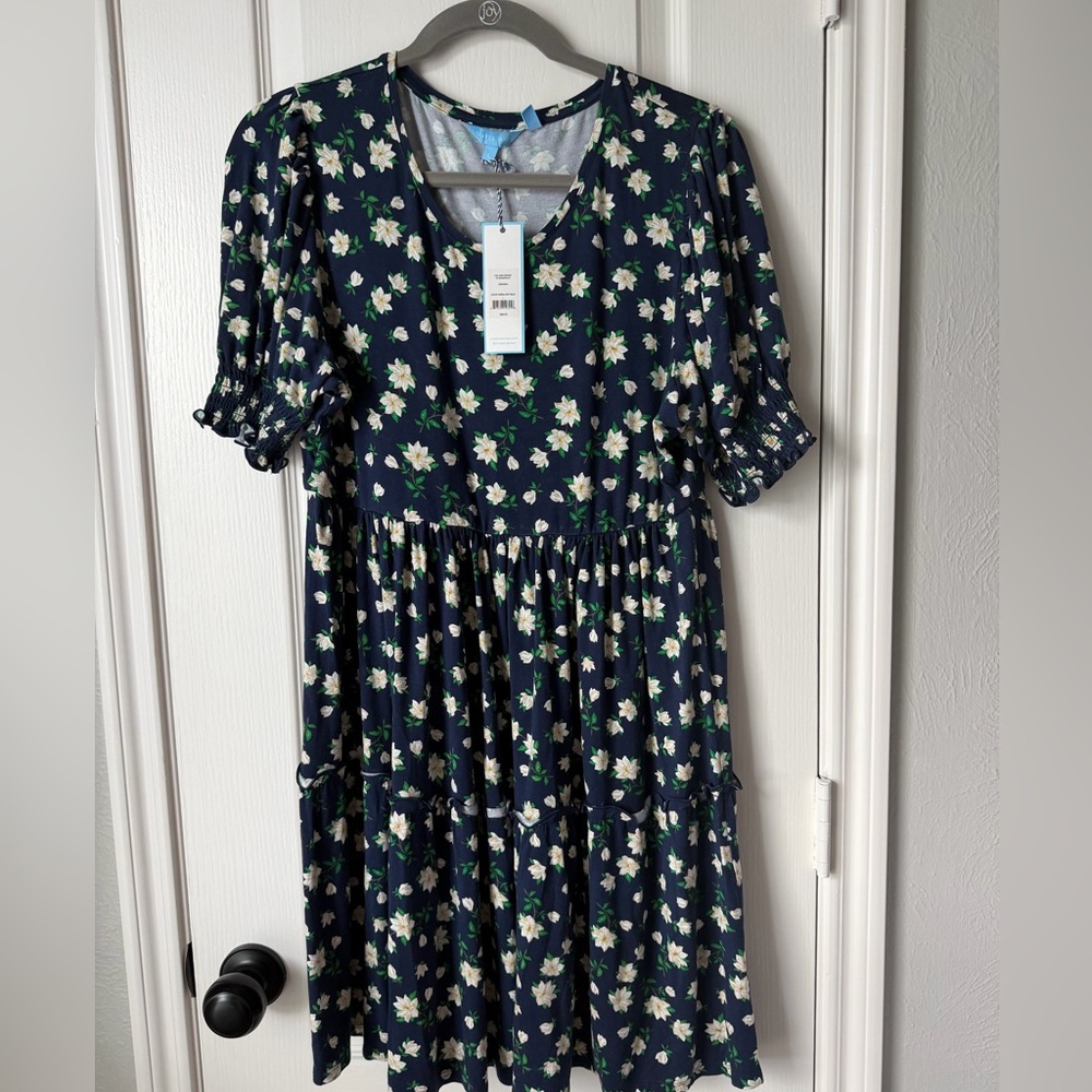 NWT Draper James “Lee Ann”
Dress in Navy Blue Magnolia , size Large